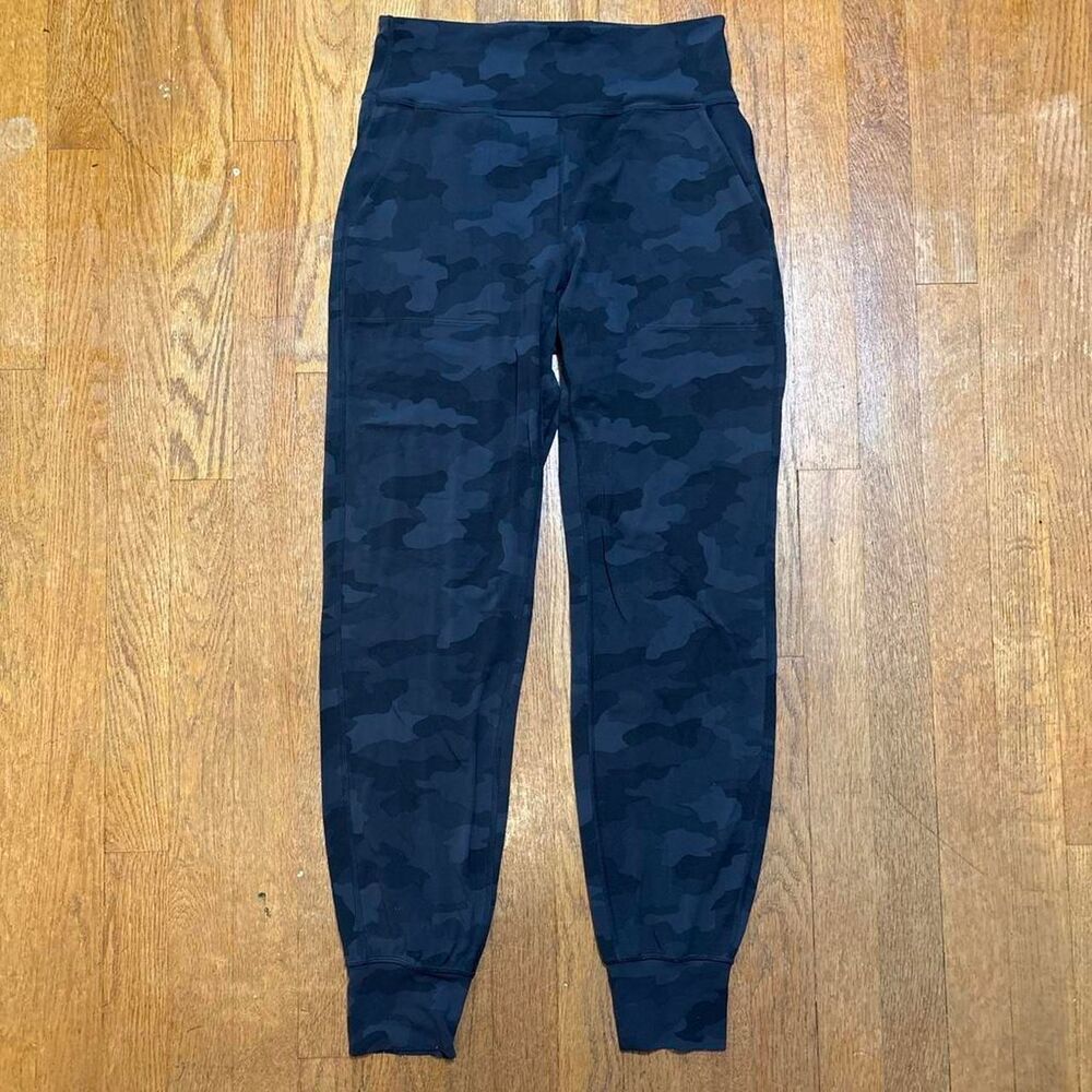 Lululemon Women's Black and Navy Trousers